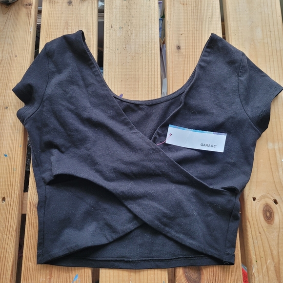 Crop top 3/ 25$ - Picture 2 of 2